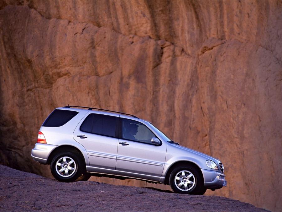  Mercedes-Benz ML500 2001 года  (фото 10 из 17)